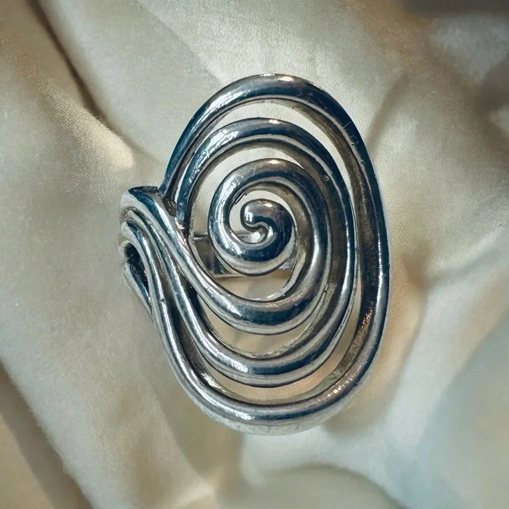 Designer Sterling Silver Spiral Ring (8)